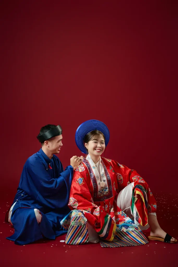 Studio_ Áo dài phông đỏ