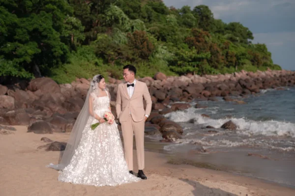 Bãi Đá Sơn Trà - Bai_Da_Son_Tra_Romantic_Sea_Cinematic - HongKong Wedding