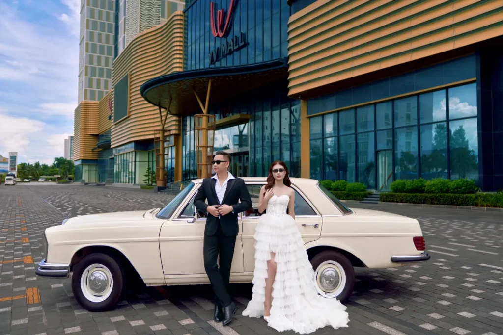 Vincom_Plaza_Vintage_Car_Fashion